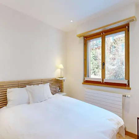 아파트 Alpine Charm And Modern Comfort In