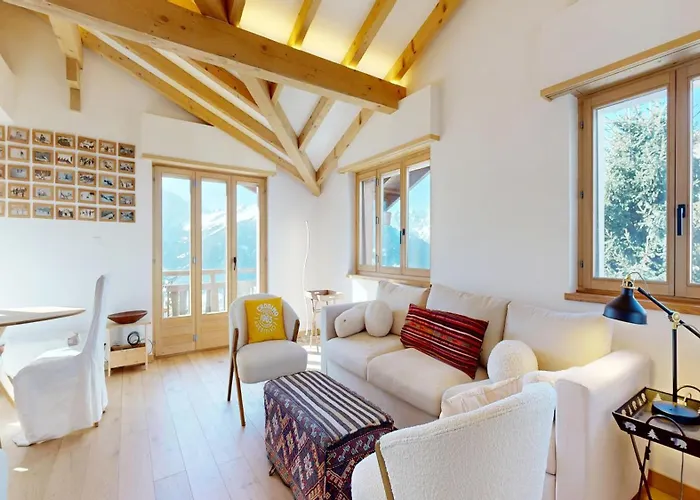 Alpine Charm And Modern Comfort In Lägenhet