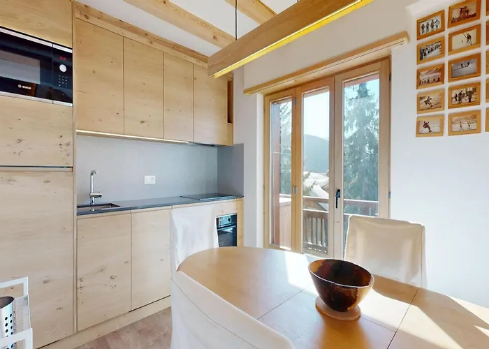 Alpine Charm And Modern Comfort In Lägenhet